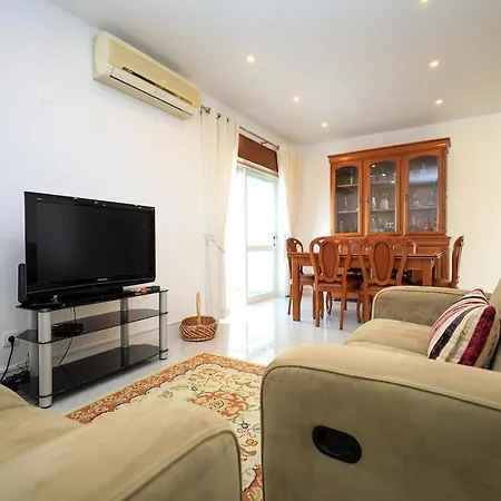 C23 - Parkway Entrance In Apartment Lagos