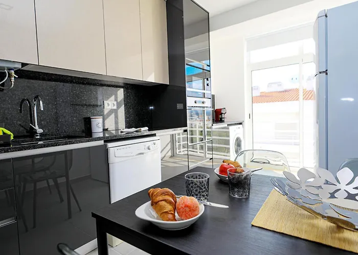 C23 - Parkway Entrance In Apartment *